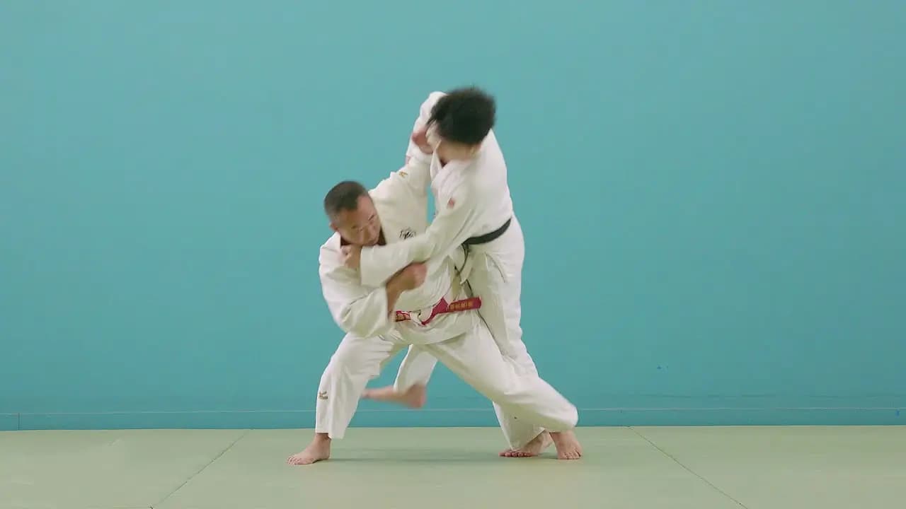 tai otoshi - Step 1